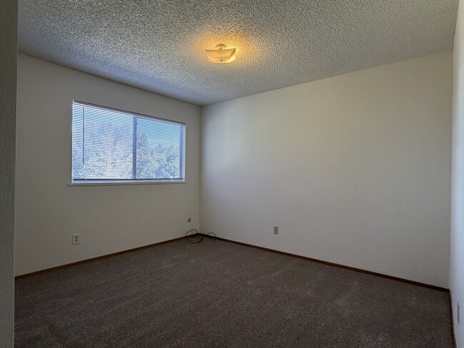 Building Photo - 2214 Myrtle Avenue