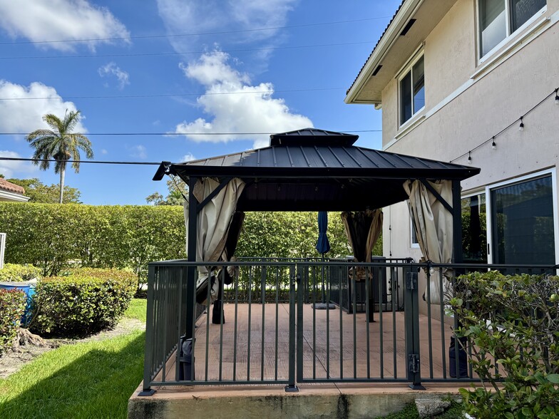 Building Photo - 4901 Palm Garden Ln