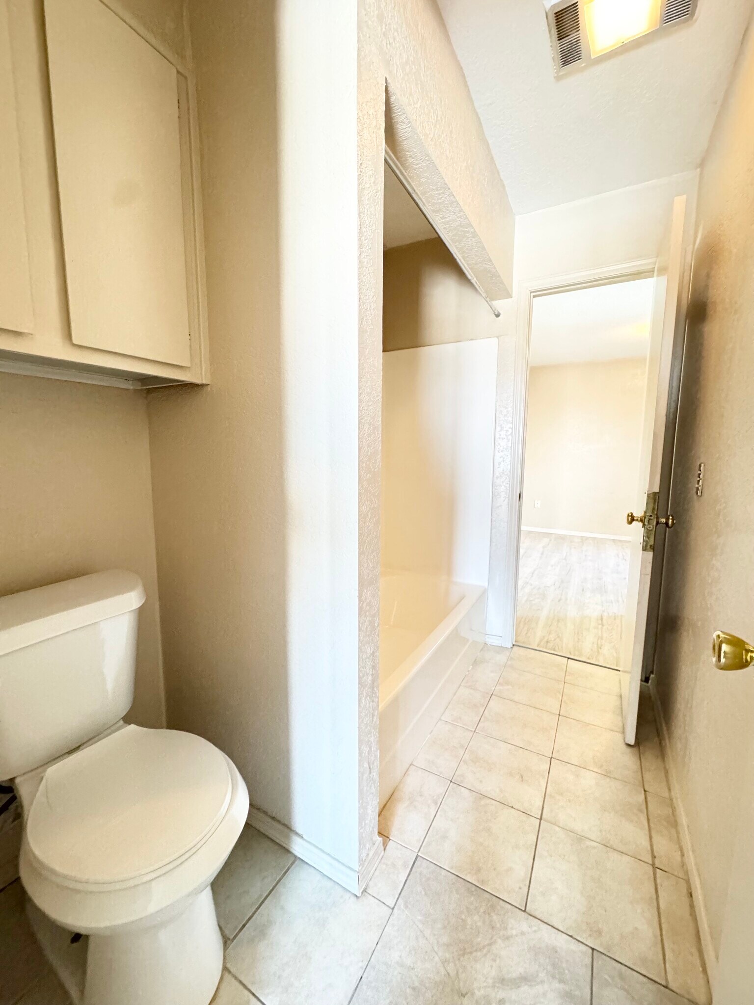 Building Photo - 401 NE 115th St