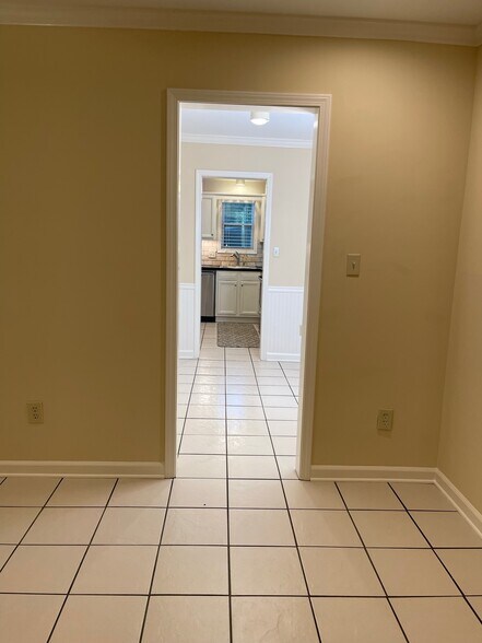 Building Photo - 2808 10th Ct S