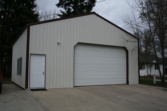 Building Photo - Shop Studio Unit