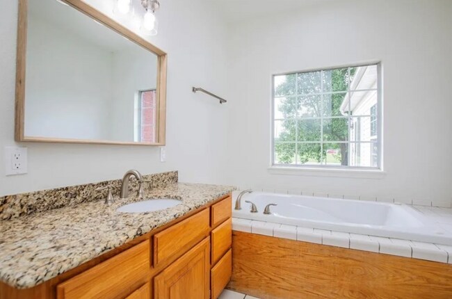 Building Photo - Great Location! Family House! 3 bedroom,  2.5 bathroom, large bonus room, 2 car garage