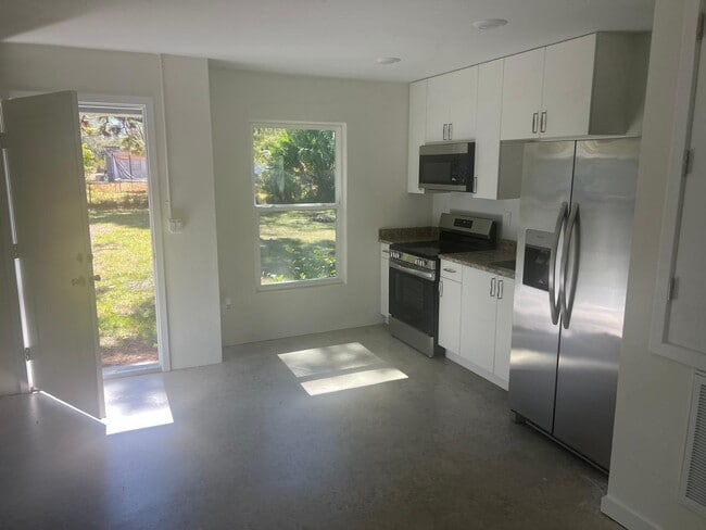 Building Photo - 2703 Ave G