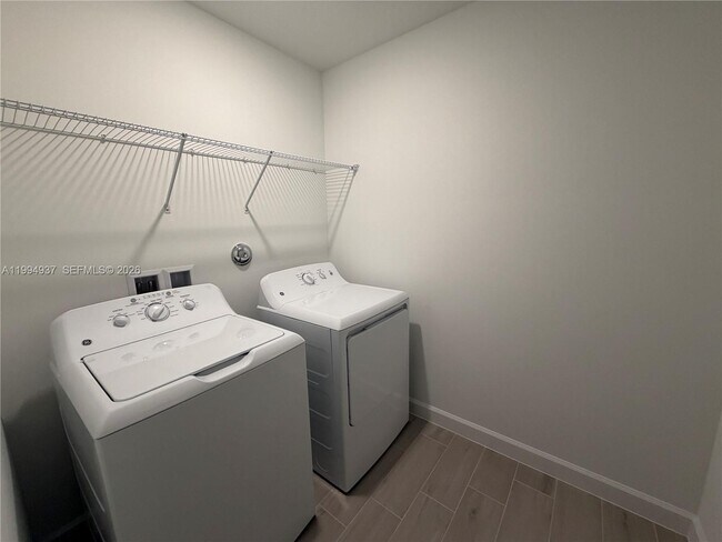 Building Photo - 1694 Hoot Owl Holw