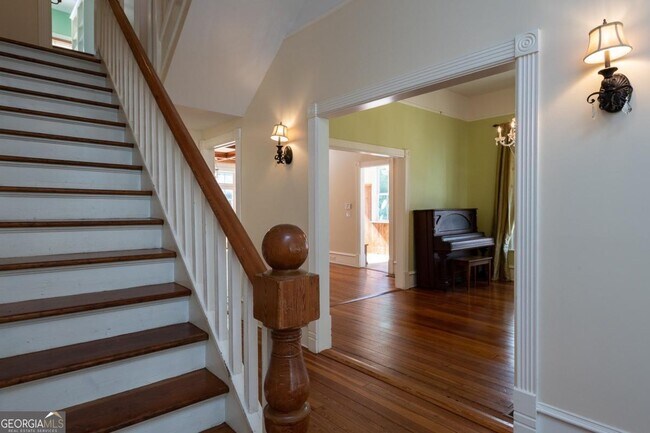 Building Photo - 765 Woodland Ave SE