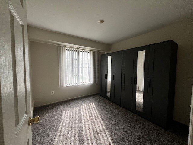 Building Photo - 7000 Foxthorn Dr