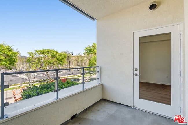 Building Photo - 12655 Bluff Creek Dr