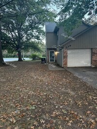 Building Photo - 539 NE Churchill St