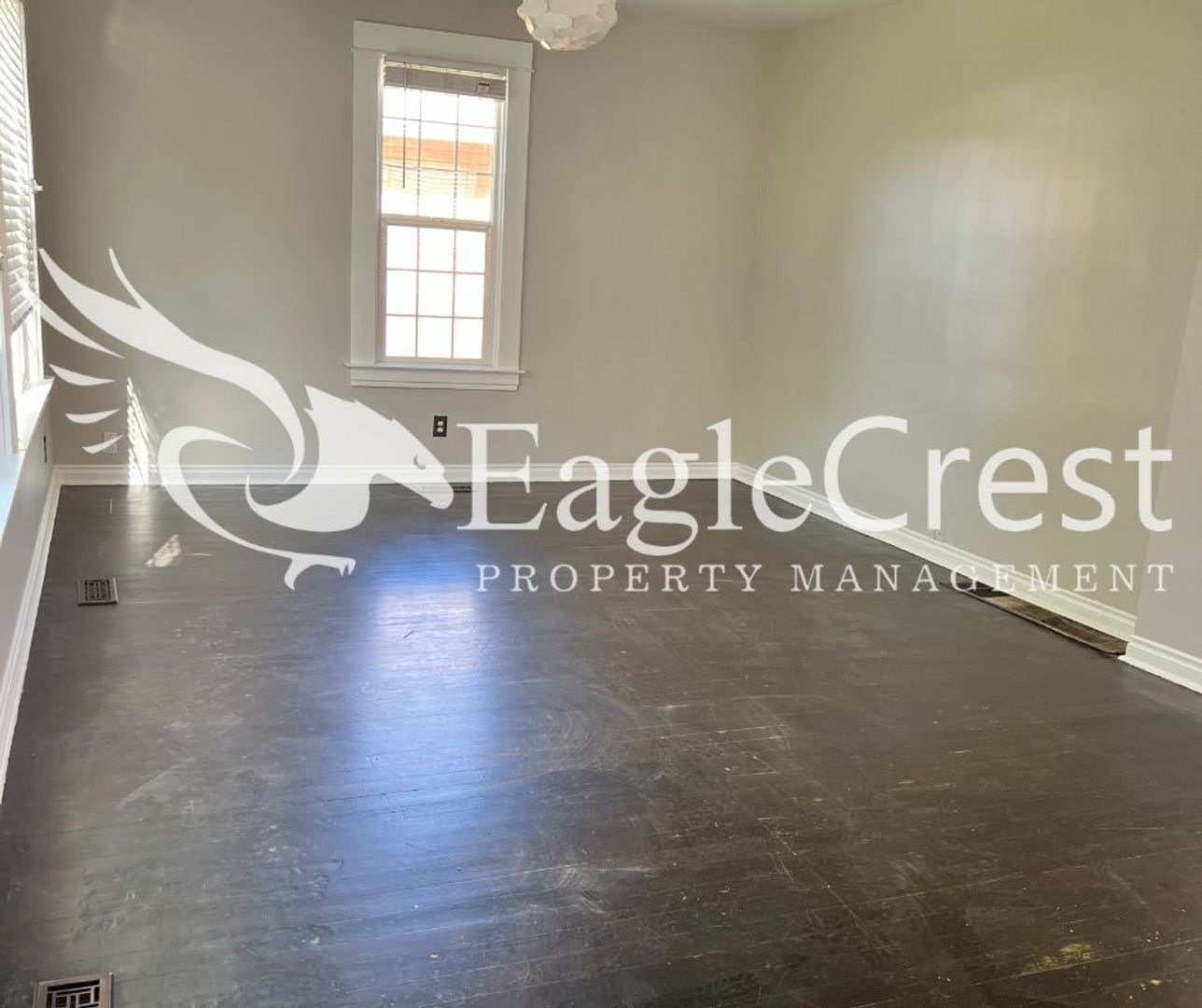 Building Photo - Charming 3BR Home with Spacious Yard & Bonus Living Space