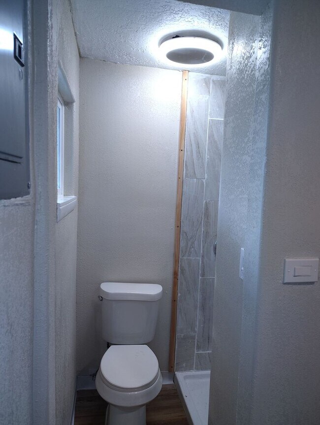 Building Photo - Available for Immediate Move - 1 Bed 1 Bath - Utilities included OPEN HOUSE 05/02/26 12-2