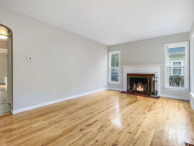 Building Photo - Charming 3BR in SE Grand Rapids