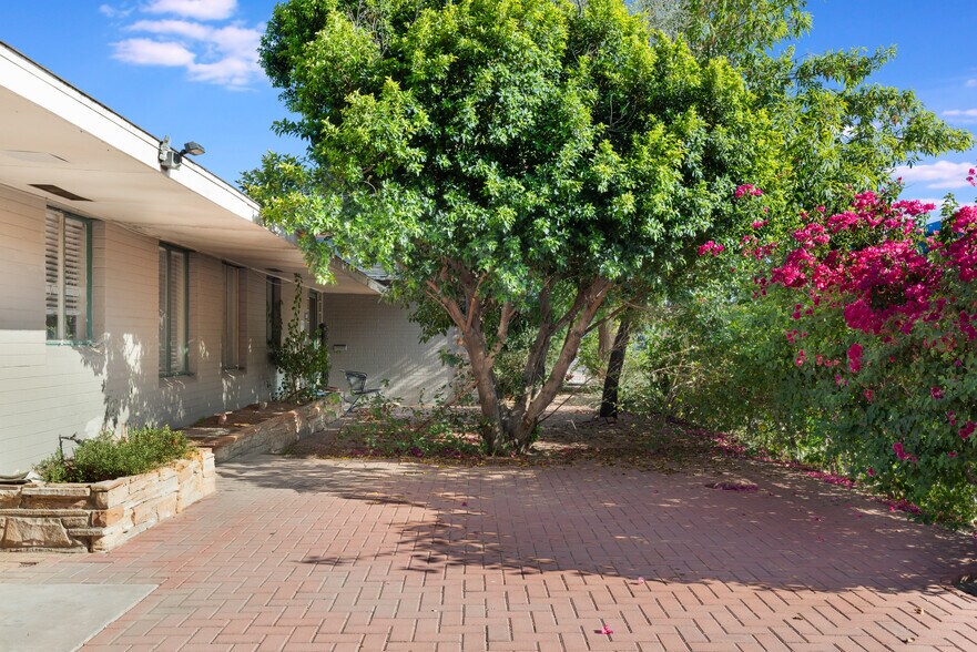 Front Entrance - 543 W Coronado Rd