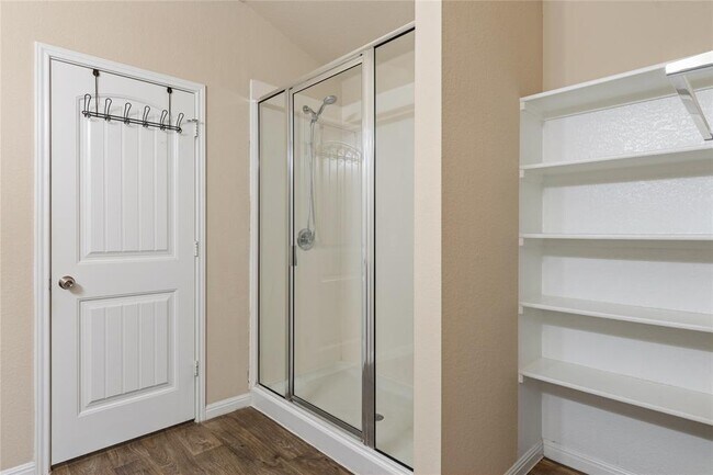 Building Photo - 10625 Menominee Falls Ln