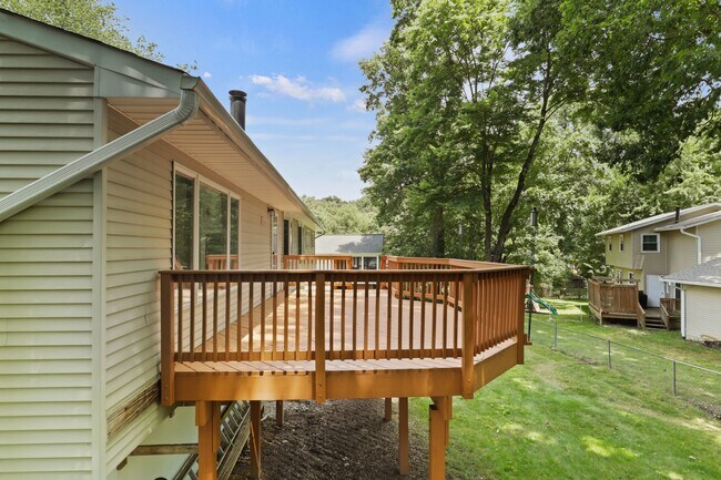 Building Photo - 2527 Swift Run St