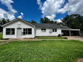 Building Photo - 3/2 on Park Street