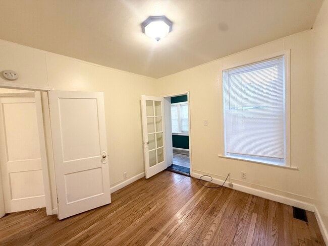 Building Photo - 7157 S East End Ave