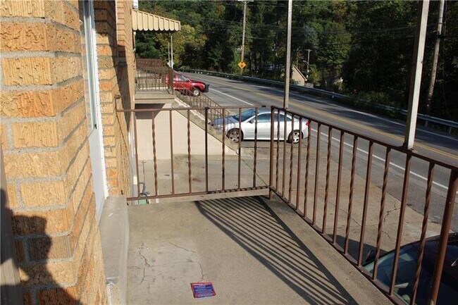 Building Photo - 1415 Pine Hollow Rd
