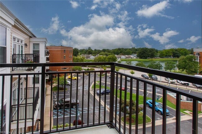 Building Photo - 670 Town Center Dr