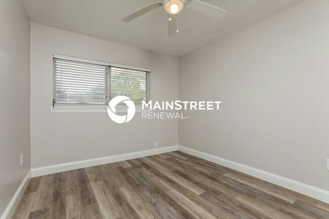 Building Photo - 3 Bedroom Pet-Friendly Home in Mount Dora, FL with Main Street Renewal