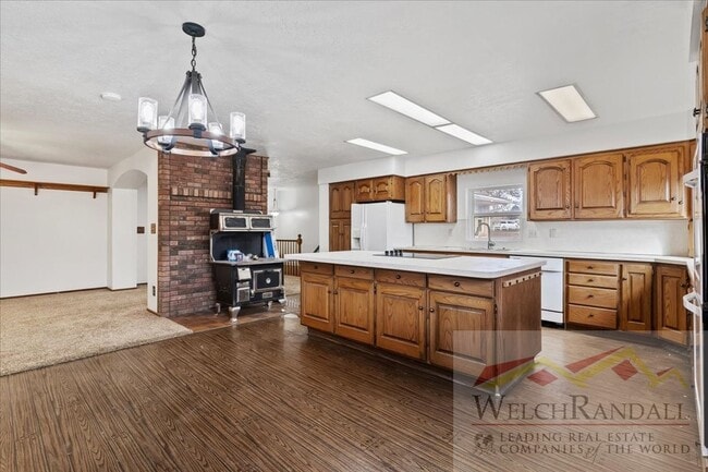 Building Photo - Your Ideal 4-Bed Layton Home - Style, Space & Location!