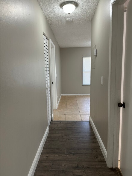 Building Photo - 4833 Serafica Dr