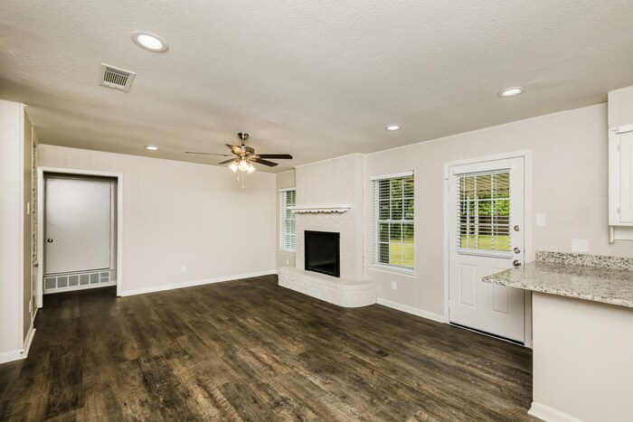 Building Photo - 2417 Skyline Dr
