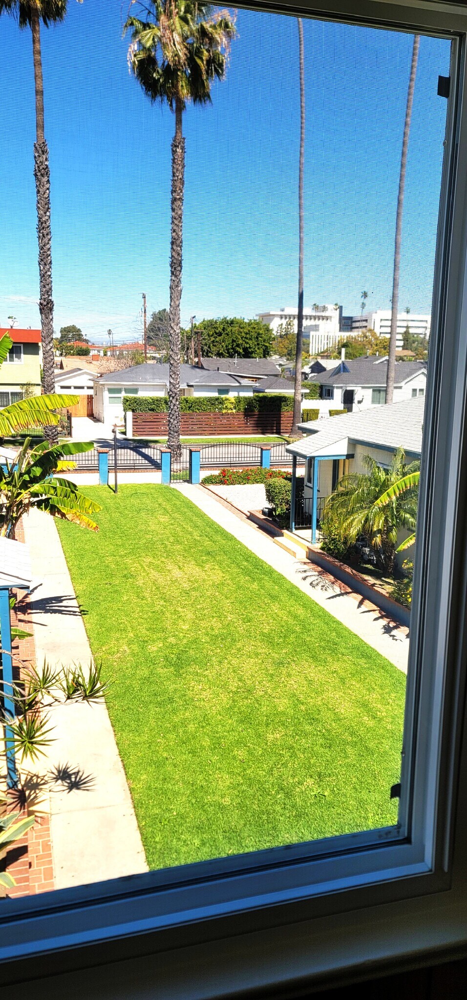 410 #4 Liv-window view 1 - 410 E 99th St