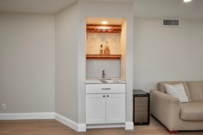 Building Photo - 7248 Clunie Pl