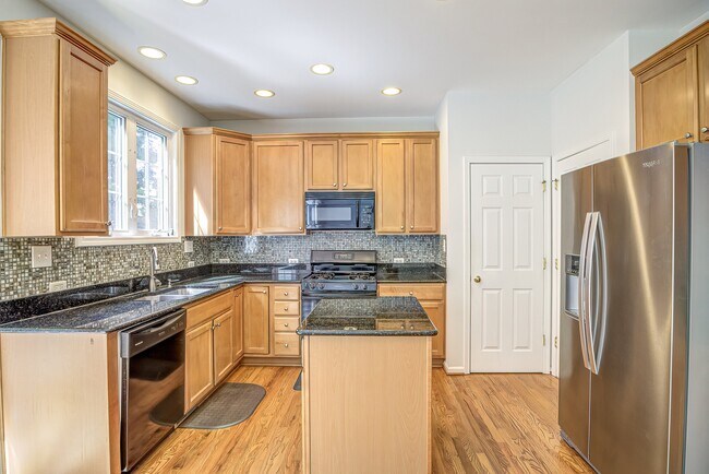 Building Photo - 2103 Templeton Gap Dr