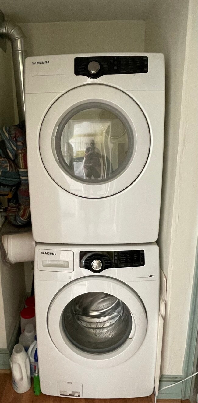 Washer/Dryer - 42 Bloomsbury Ave
