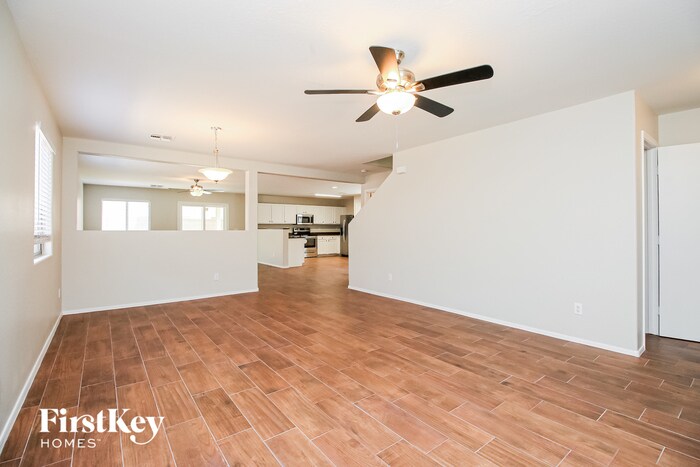 Building Photo - 2457 E Meadow Creek Way