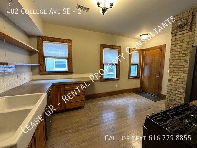 Building Photo - Renovated Two Bedroom in Heritage Hill