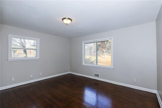 Building Photo - 4572 Campbellton Rd SW