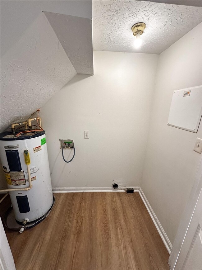 Building Photo - 1225 N Lee Dr