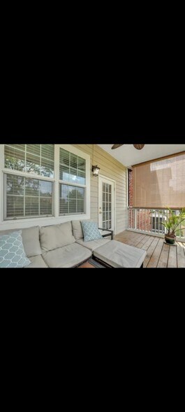 Porch with furniture - 1443 Cambridge Lakes Dr