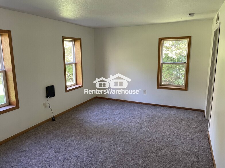 Building Photo - 1320 County Rd A