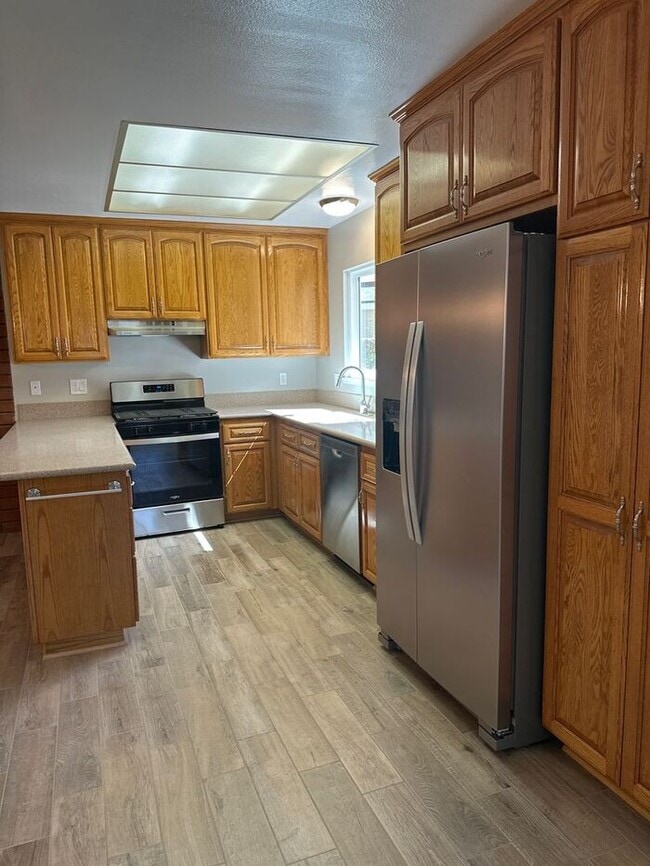 Building Photo - Prestigious Newhall Cul-de-Sac Home – Single Story 3 Bedroom + 2 Bath!