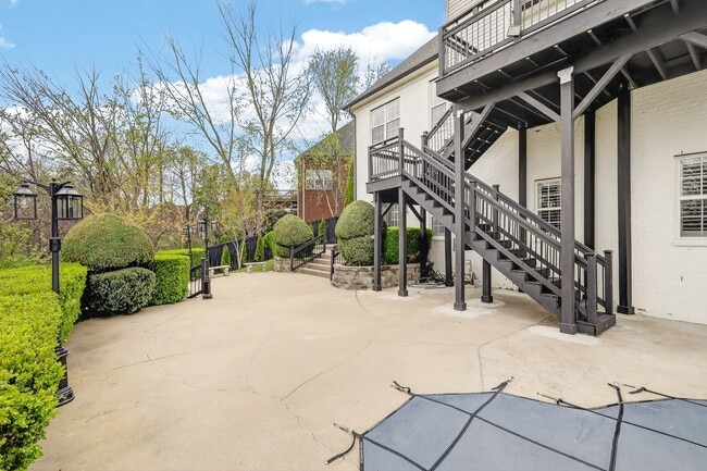 Building Photo - Beautiful 6BR Executive Brentwood Home with Pool