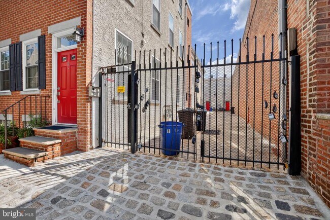 Building Photo - 1027 N 4th St