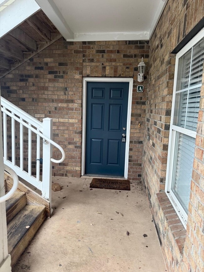 Building Photo - 330 Kiskadee Loop