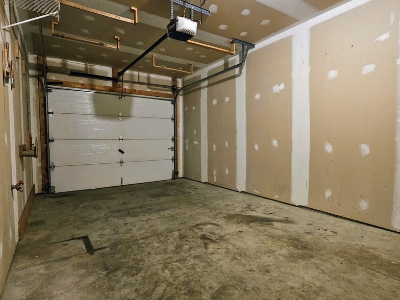 Building Photo - 21 Granite Dr