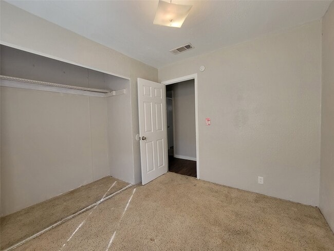 Building Photo - 1552 Cheyenne Rd