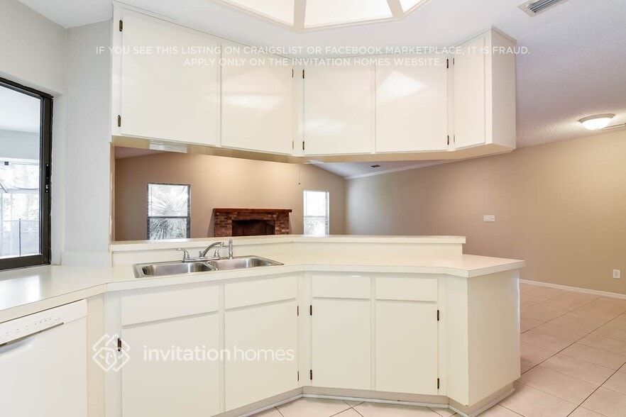 Building Photo - 14817 Farnham Way