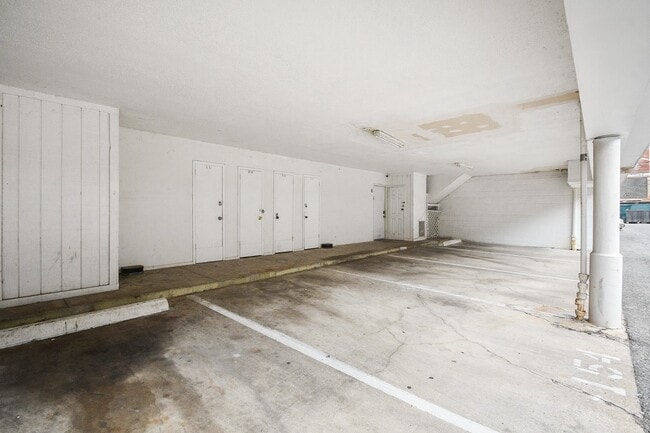 Building Photo - 2585 Marilee Ln