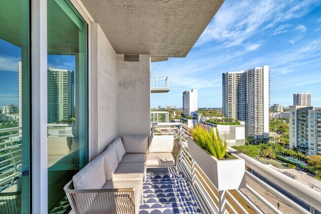 Building Photo - 315 NE 3rd Ave