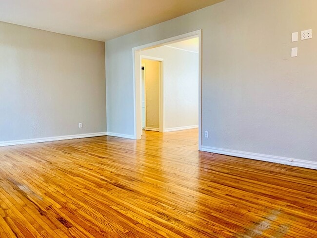 Building Photo - Beautiful 3BD/2BA Home Near OU – Prime Nor...