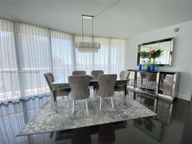 Building Photo - 465 Brickell Ave