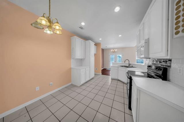 Building Photo - 908 Englewood Ln