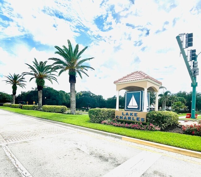Building Photo - 1641 SW Harbour Isles Cir