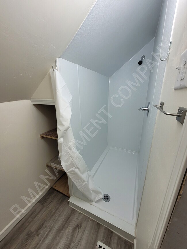 Building Photo - 528 Jackson St